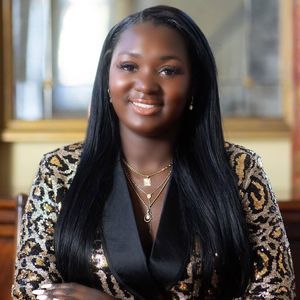 Meet your Posher, Layla